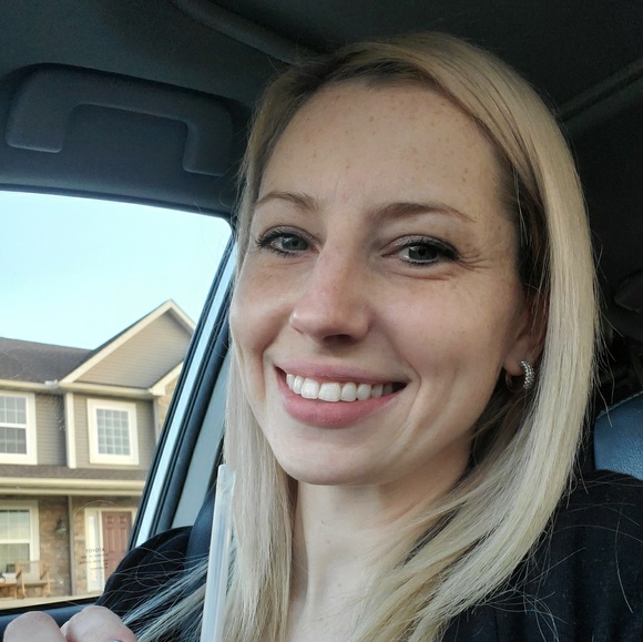 Meet your Posher, Laurie - Picture 1 of 1